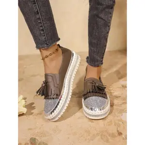 Women’s fashionable tassel-decorated slip-on rhinestone flatform shoes—casual, comfortable round-toe loafers for everyday wear; lightweight, breathable footwear suitable for all seasons