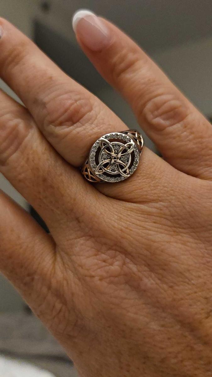 Item: Witch's Knot Ring, 8