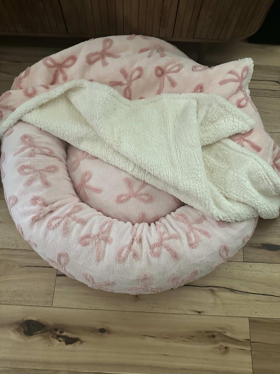 Item: Pink Taffy, L (36x36x10)