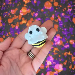 Mini Boo-Bee Fidget Toy – 3D Printed Kawaii Ghost Bee for Halloween - Cute Desk Spooky Toy - Boo Bee Fidget Toy - Cute Honey Bee Toy