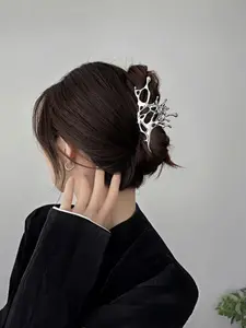 Irregular Cast Metal Hair Clip, Large Strong Hold Hair Claw, Suitable for Thick Hair, Durable, Stylish, Versatile Use, Unique Design Hair Accessory