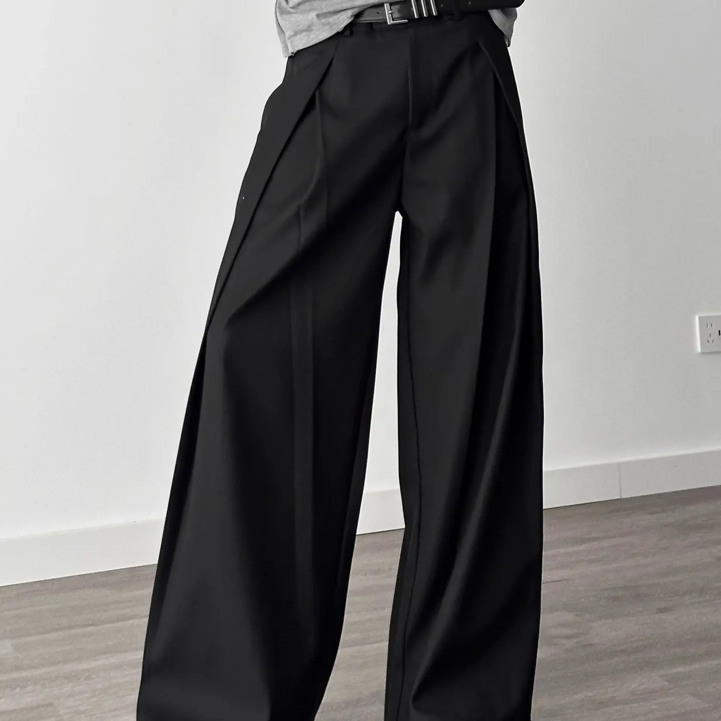 Men's Pleated Trousers, Business Casual Loose-Fitting Wide Leg Polyester Pants with an Elastic Waist and Button Fly, M, Pleated Legs, Contemporary Men's Pants, Bubble Pleated Men's Pants