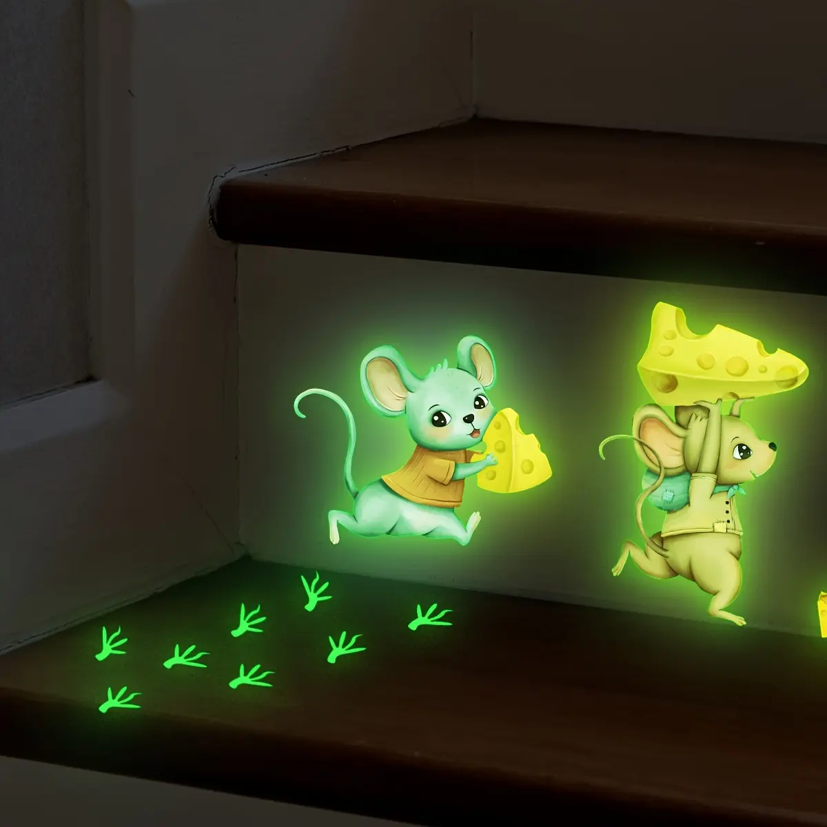 A luminous mouse and cheese night light sticker neon accent lights for decorating walls, suitable for living rooms, bedrooms, and other rooms. It is a self-adhesive, removable wall sticker (YC3027-YL)