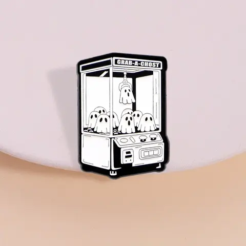 Vintage Ghost Claw Machine Design Brooch, Cute Ghost Arcade Prize Design Badge, Fashion Accessories for Women & Men, Halloween Kawaii Pin for Horror Game Fans, Metal Pins, alloy brooch pin, durable metal pins