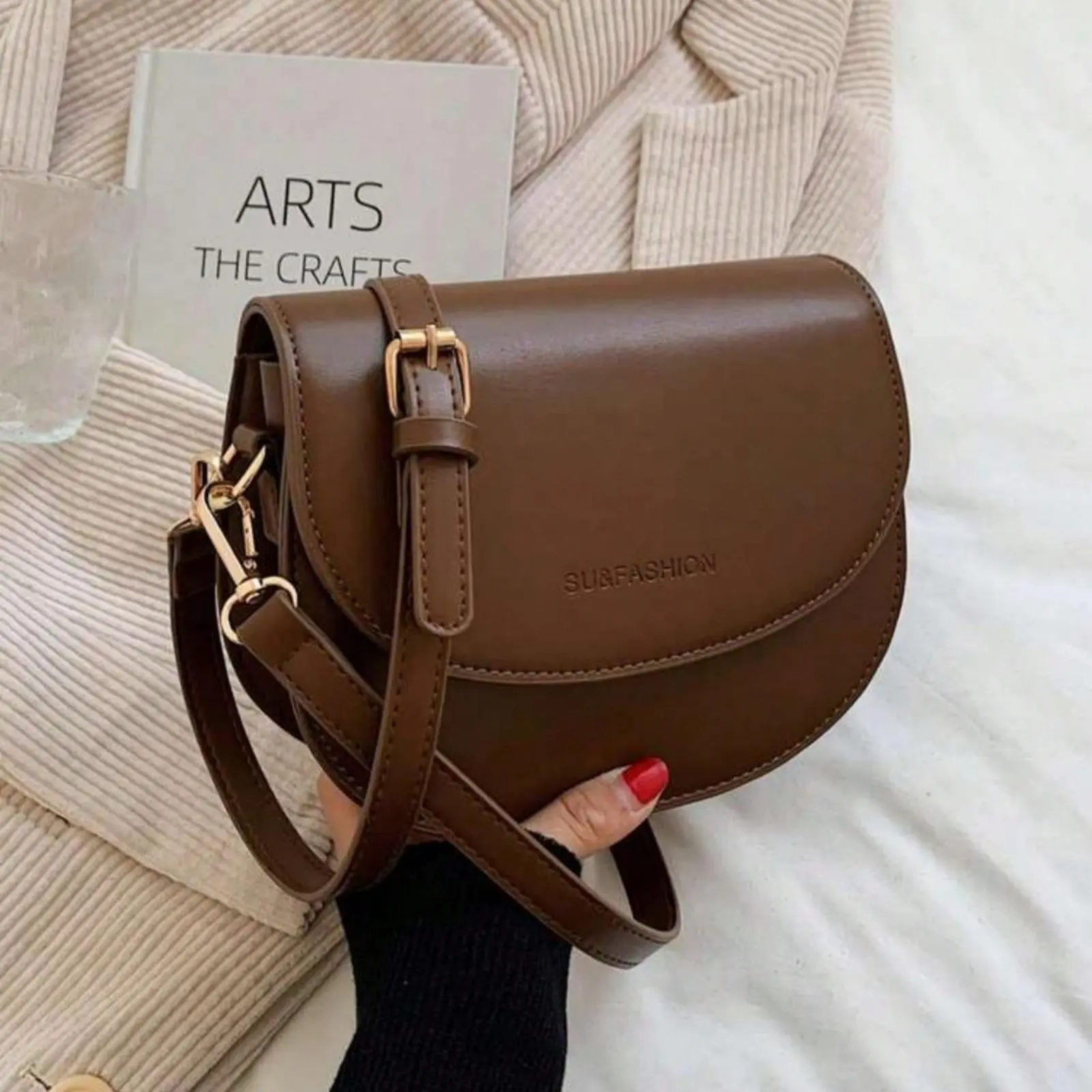 Fashion Solid Color Crossbody Bag, Saddle Bag, Letter Graphic Saddle Bag Small Flap Purse Shoulder Bag Commuting Bag with Ajustable Strap for Women, Everyday Bag, Handbag Ideal for Working, Shopping, Party and Daily Use