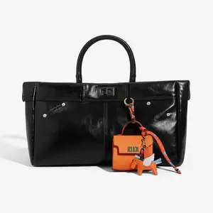 Ersatile Luxury Car & Bag Keychain, Car KeyChain, Retro Classic Style Pendant, Elegant Accessories Gift for Women