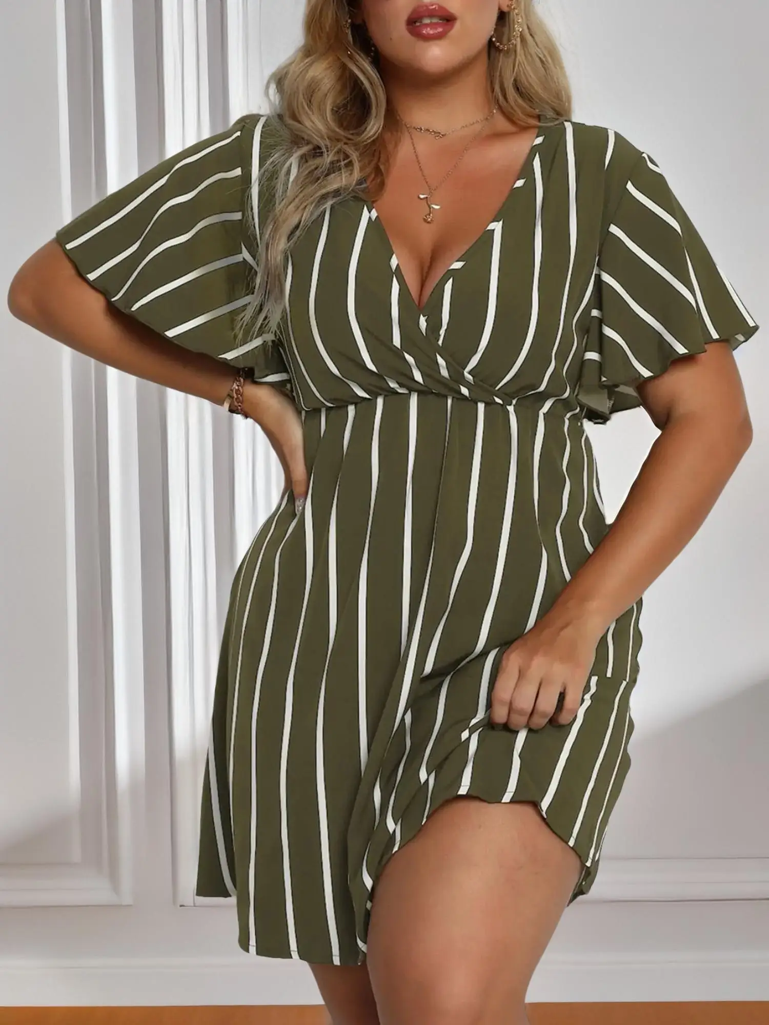 Plus Size All Over Print Wrap Butterfly Sleeve V Neck A Line Dress, Plus Casual Plain Short Sleeve Short Dress for Summer, Women's Plus Clothing for D