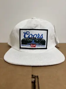 Vintage-Style White Corduroy Hat with Mountain Patch – Retro Aesthetic