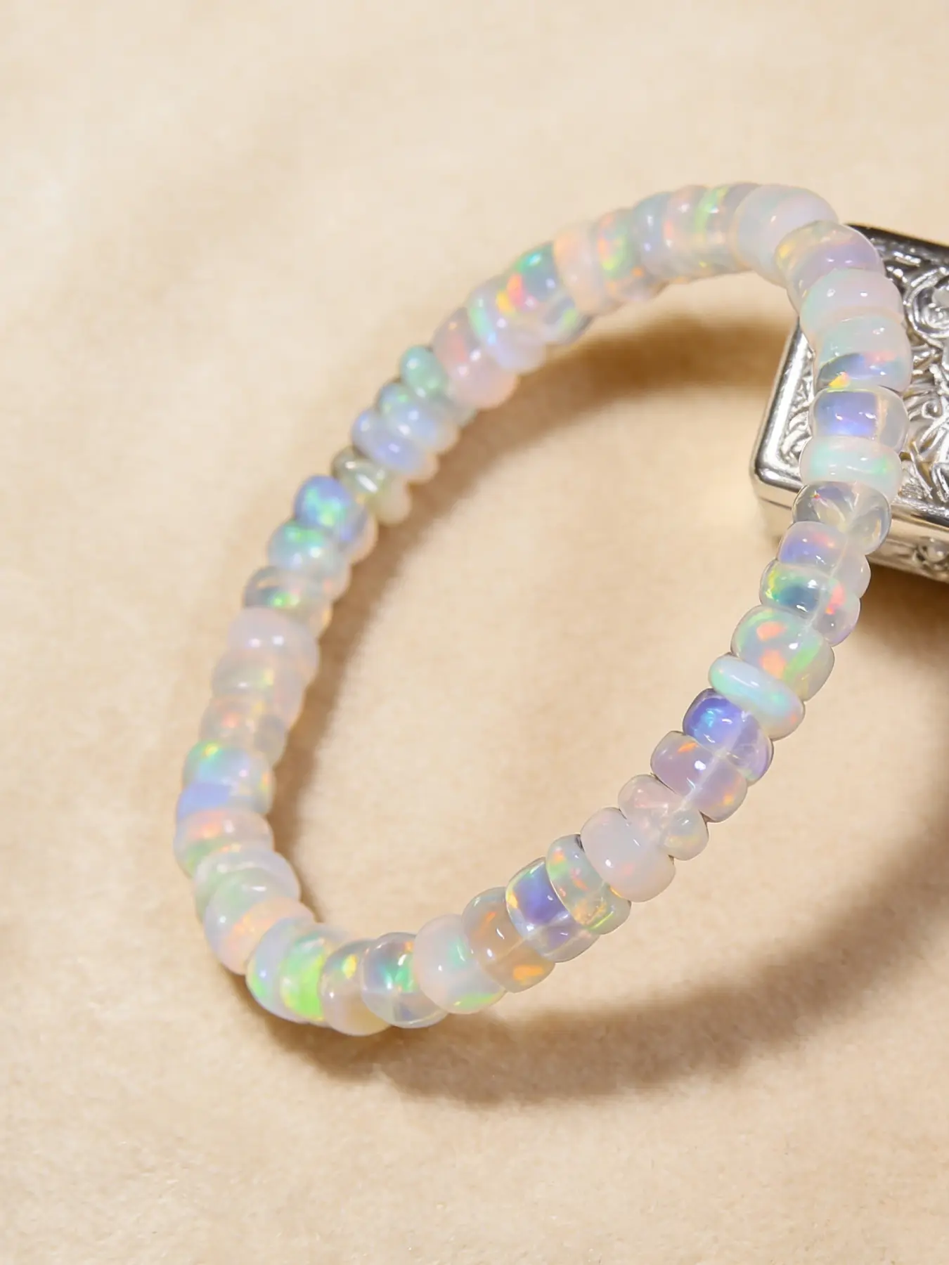 A stylish disc-shaped iridescent opal bracelet, Summer Dainty Jewelry, Fashion Bracelet, Fashionable Bracelet, suitable for daily wear, vacation dates, and other occasions, and also a delightful and exquisite small gift, Jewelry Gifts