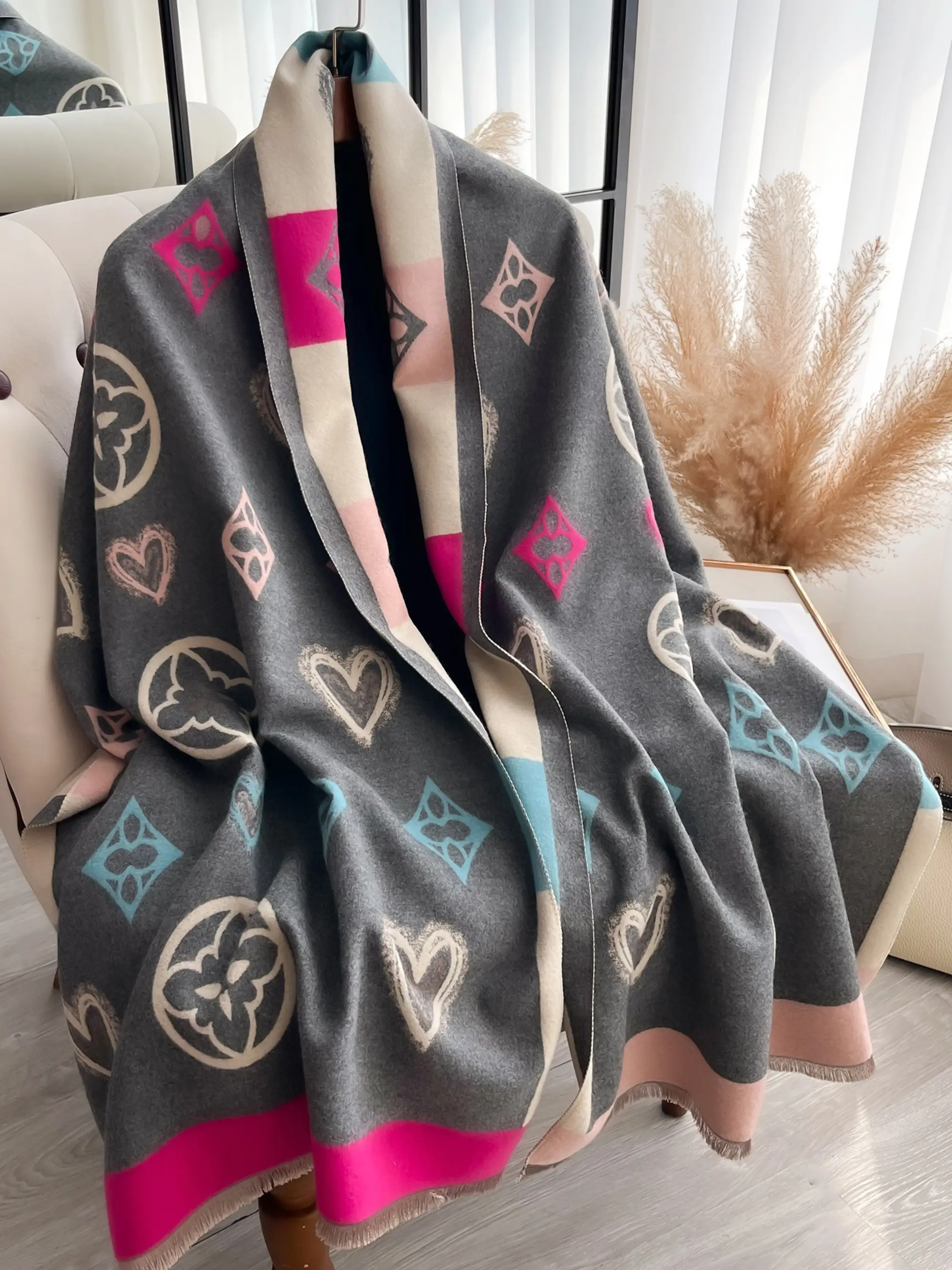 Women's Elegant Heart Print Scarf, Soft Warm Woven Fabric, Fitted Thick Style, Fall & Winter Fashion Accessory, Soft Warm Shawl