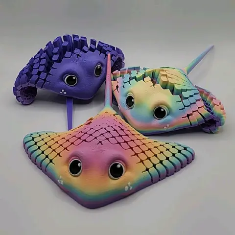 3D Printed Articulating Stingray Figurine Great Gift and Desk Figure