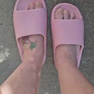 Cloud Slippers for Women and Men, Pillow Slippers Super Soft, Thick Sole Slides for Women with Anti-Skid Sole