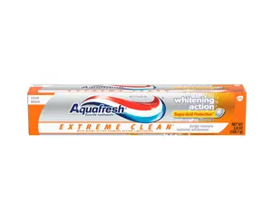Aquafresh Extreme Clean Whitening Action Fluoride Toothpaste, 5.6 Ounce - Cavity Protection - Oral Foam Mint