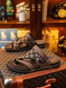 1 Pair Men's Checkerboard Toe-Post Two-Way Casual Slides, Adjustable Slide Sandals, Retro Business Style, Massage Particle Soft Insole + Cushioned Thick Sole + Non-Slip Wear-Resistant Outsole, Daily Outings / Commuting / Beach Vacations