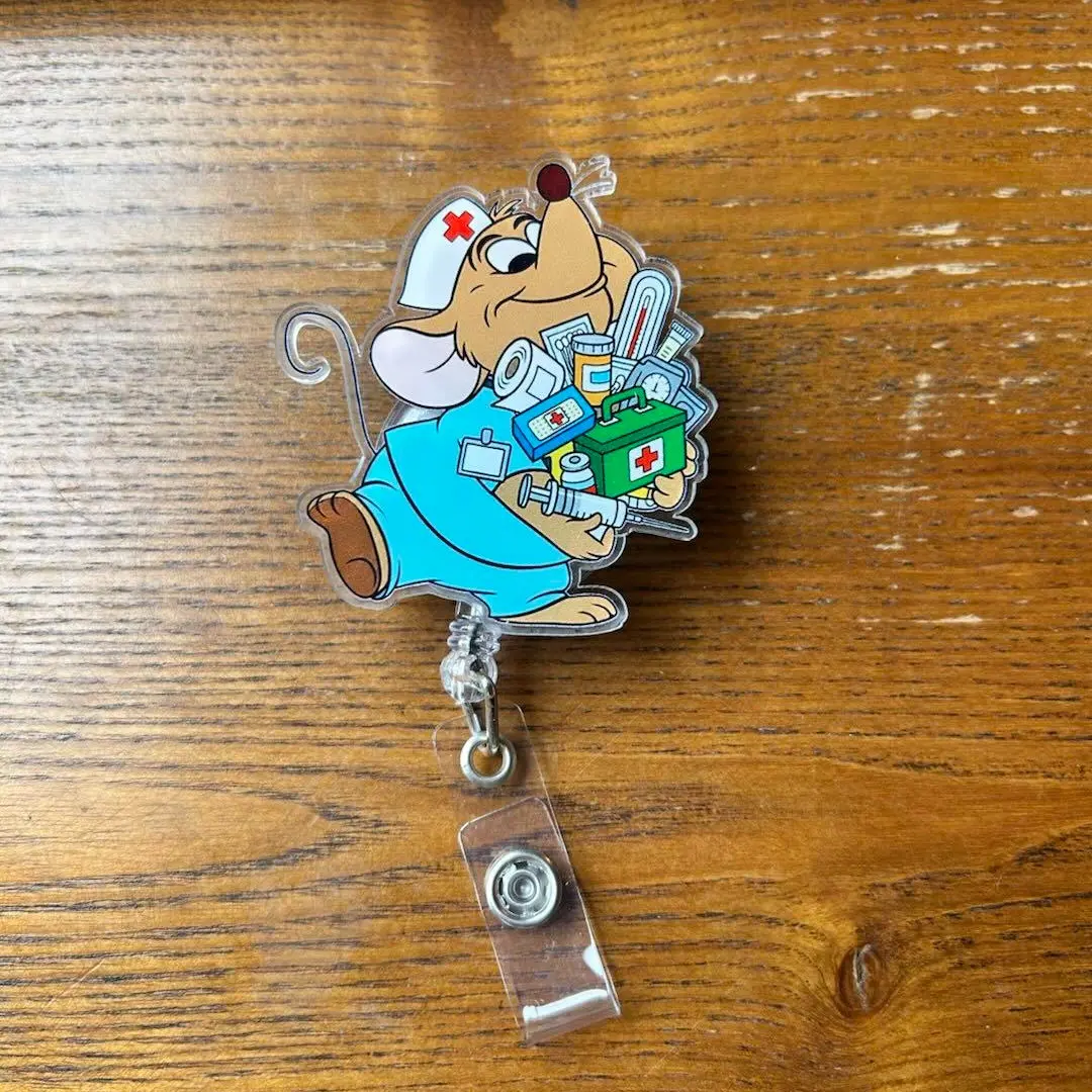 Cute Mouse Nurse Badge Reel, Medical Animal Retractable ID Holder, Cartoon Healthcare Design, Acrylic Nursing Badge Clip, Funny Doctor Office Work Accessory