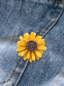 Sunflower Decor Brooch - Floral Design with Sunflower Motif, Ideal for Home Decor and Personalization