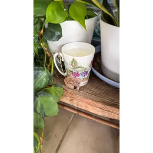 Soy Candle in Agnese 1958 Hand-Painted Mug, Hawaiian Lemon & Ginger Scent, 8.61oz