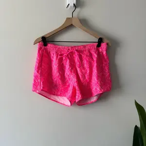 Vineyard Vines Performance Printed Chappy Shorts in Knockout Pink Athletic Swim