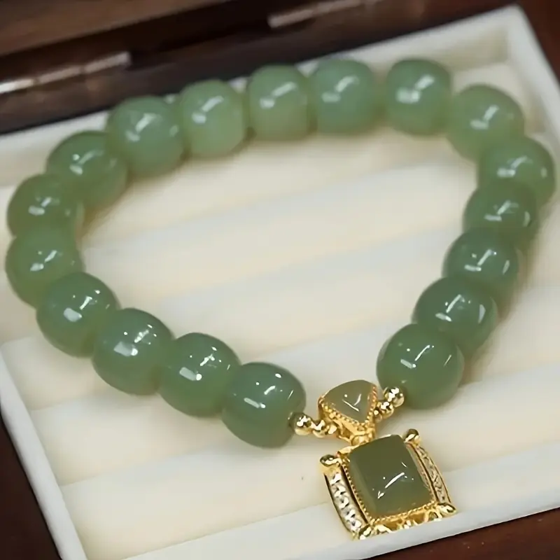 Vintage Green Glass Beaded Bracelet Elegant Women Handmade Square Pendant Beaded Bracelet Retro Style Delicate Female Hand Jewelry Gift For Women & Men Luxury Natural Stone Bracelet Valentine's Day Gift