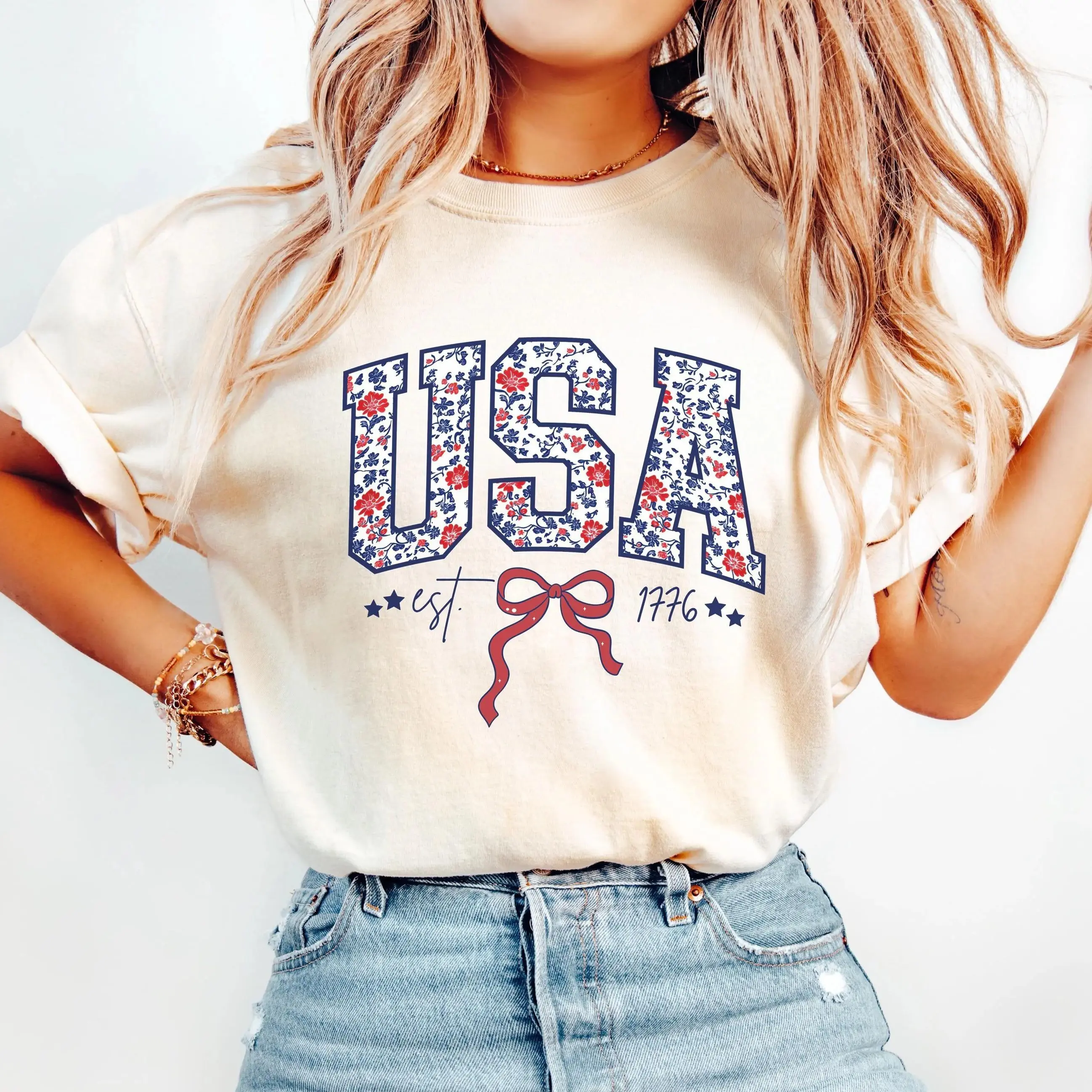 Comfort Colors Floral USA Est 1776 Graphic T-Shirt, Coquette Patriotic Americana Fourth of July Tee, Trendy Retro USA Independence Day Shirt, Preppy Floral American Flag Summer Outfit, Cute July 4th Graphic Apparel for Women & Men