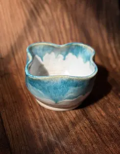 Wavy Rim Handmade Ceramic Bowl (Stoneware)