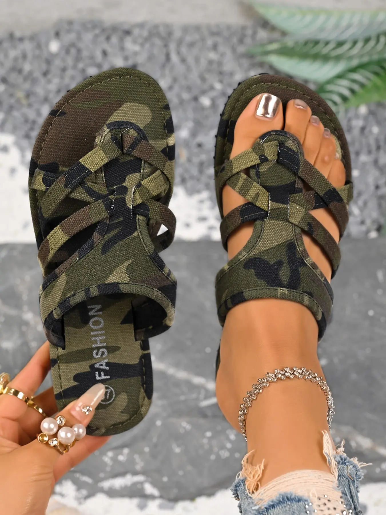 Flat-Bottom Fashion Sandals, Army Green Non-Slip Beach Slippers, Breathable Summer Sandals, Lightweight Outdoor Wear, Women's Casual Sandals, Versatile Comfort Shoes