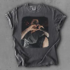 Vintage JB Graphic Concert Shirt – Premium Soft Graphic Tee, Vintage Style Fan Tee, Unisex Cotton T-Shirt