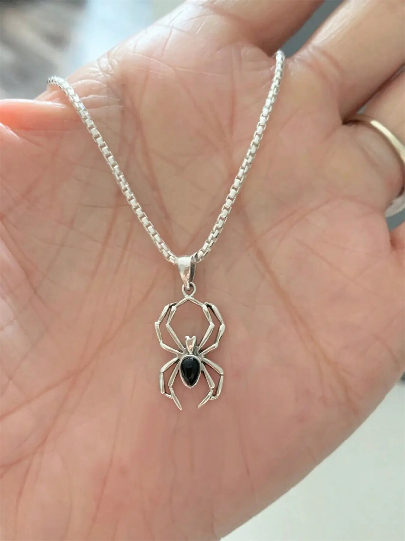 Women's Elegant Artificial Zircon Spider Pendant Necklace, Stainless Steel Chain Jewelry Gift for Halloween Party, All Season Wear, Decorative Necklace