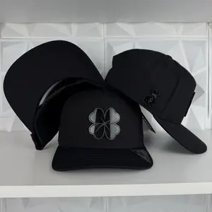 Trébol plate SnapBack hat-black