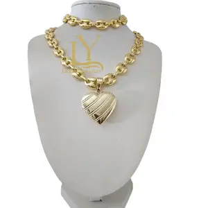LaYaiBoutique #1124 Necklace Set  Joyería Oro Laminado Corazon Se abre