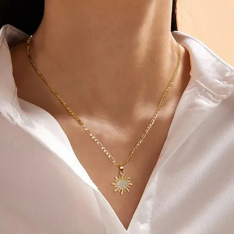 PVOOVI 14K Gold Plated Sun Necklace for Women, Dainty Round Pendant Necklace, Adjustable Gold Chain, Minimalist Everyday Jewelry, Gift for Her