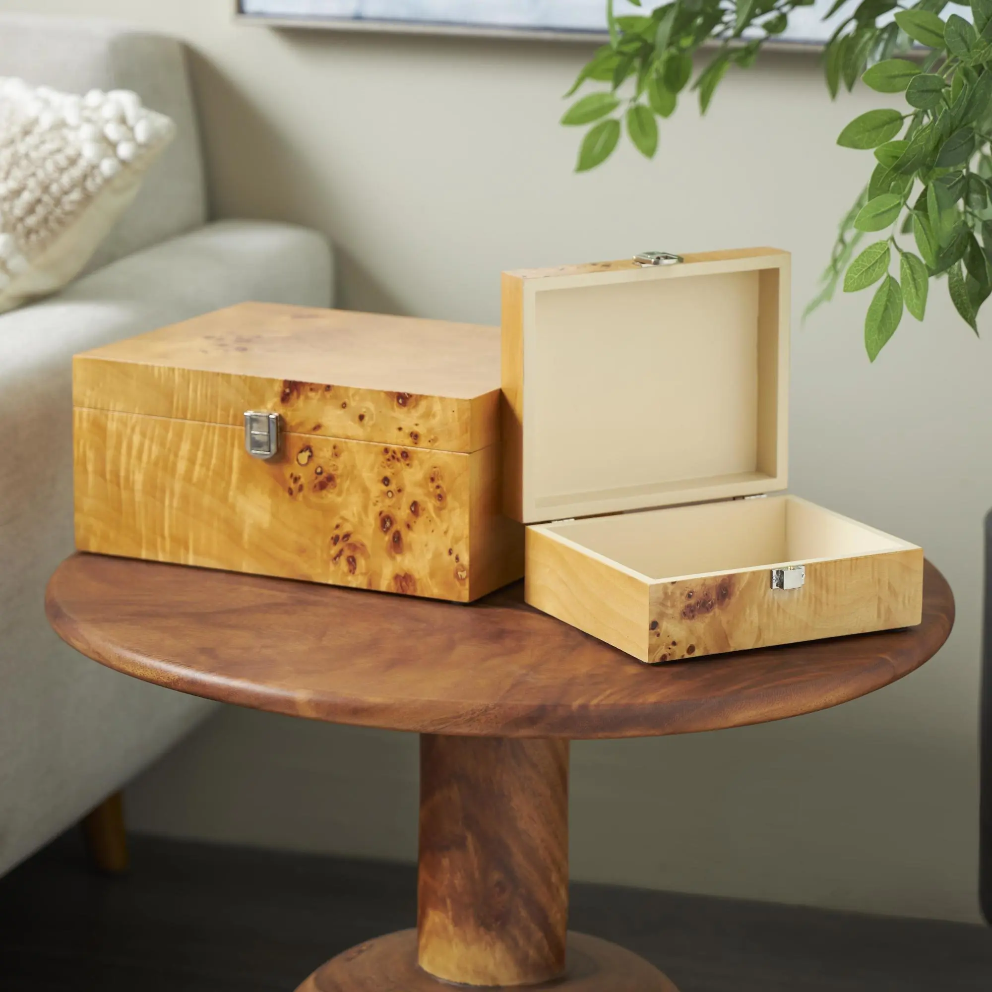 2-Piece Brown Wood Organiser Boxes - Natural Wood Grains, Silver Latches, Traditional Home Storage Decor, Ideal Gift for Home Organization