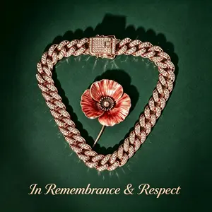 Rose gold diamond-decorated Cuban-style cat chain suitable for medium and small cats, featuring a secure buckle; fashionable pet jewelry accessory