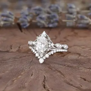 1 Pair of Crown Design Couple Rings for Women for Party and Daily Wear