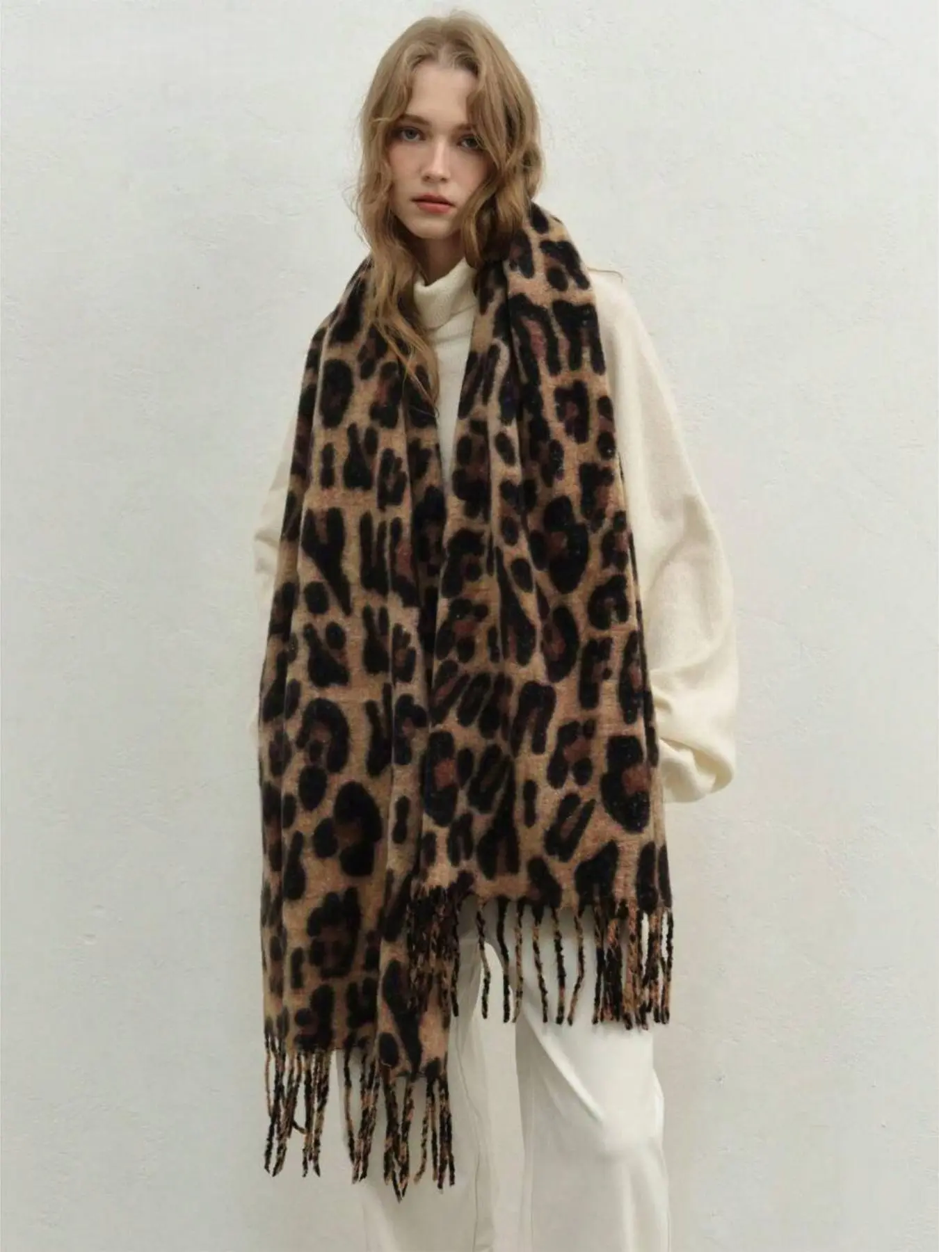 High-Quality Leopard Print Scarf, Cool Tassel Vintage Shawl, Boho Shawl Wrap, Casual Soft Shawl, Y2K Faux Wool Warm Shoulder Wrap, Fall & Winter Fashion Accessory