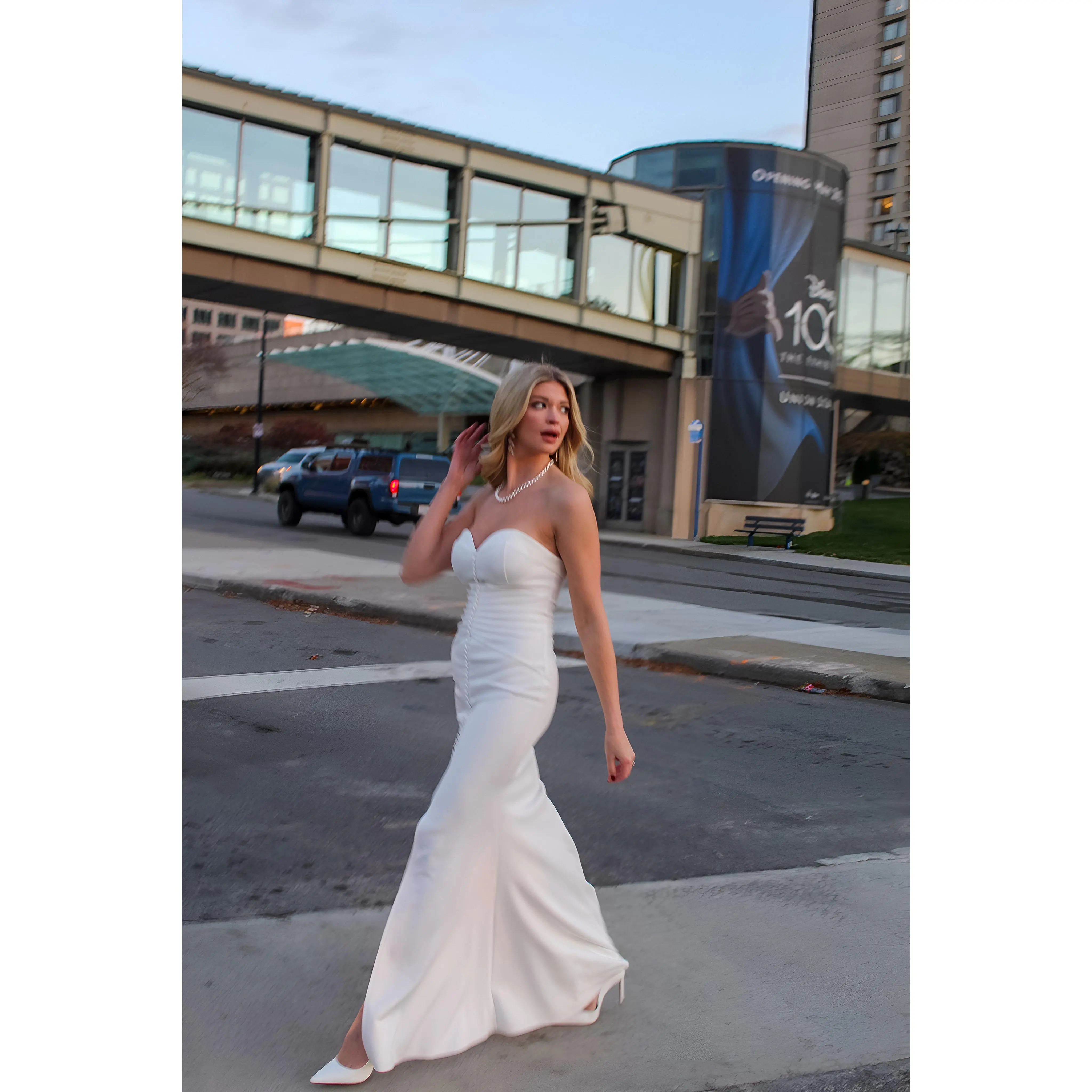 Sophisticated Modern Trumpet Wedding Gown without Train