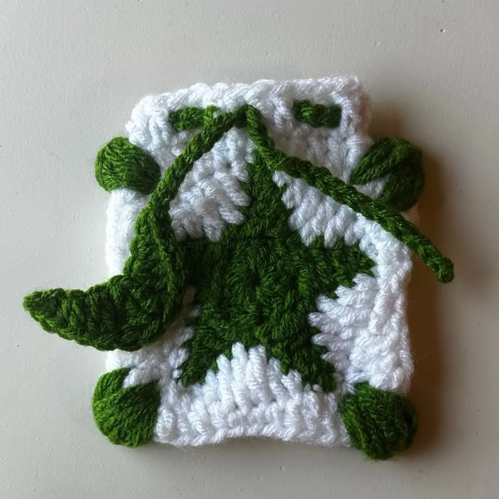 Handmade Crochet Star Pouch - Soft White and Green Yarn, Drawstring Closure, 4x4 inches