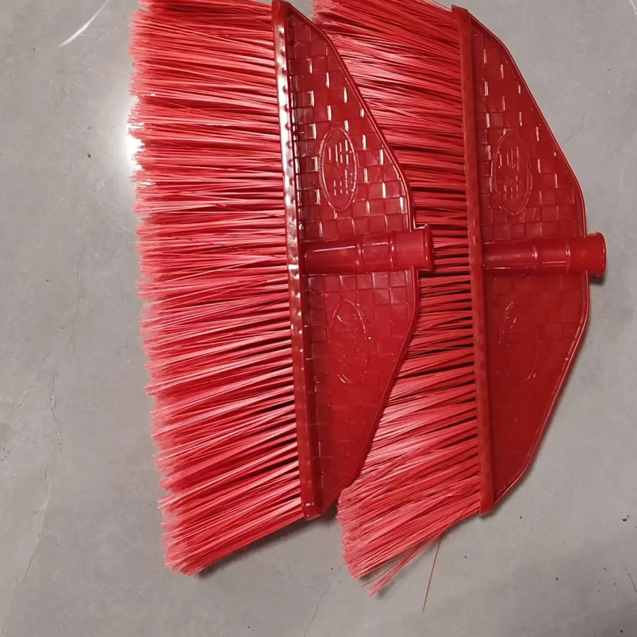 Thickened five-row broom with hard bristles for sweeping floors, made of plastic
