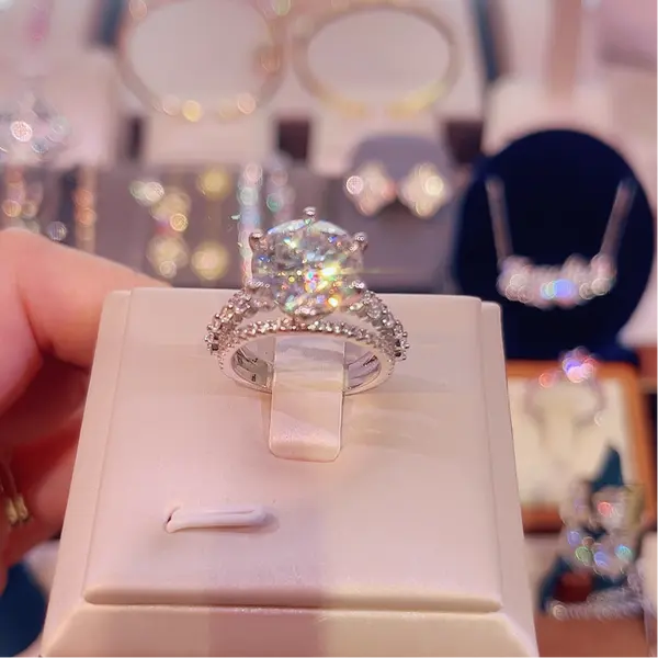 [Quick sale] 925 Silver Rings Classic ring 5ct clear size 8 synthetic Moissanite