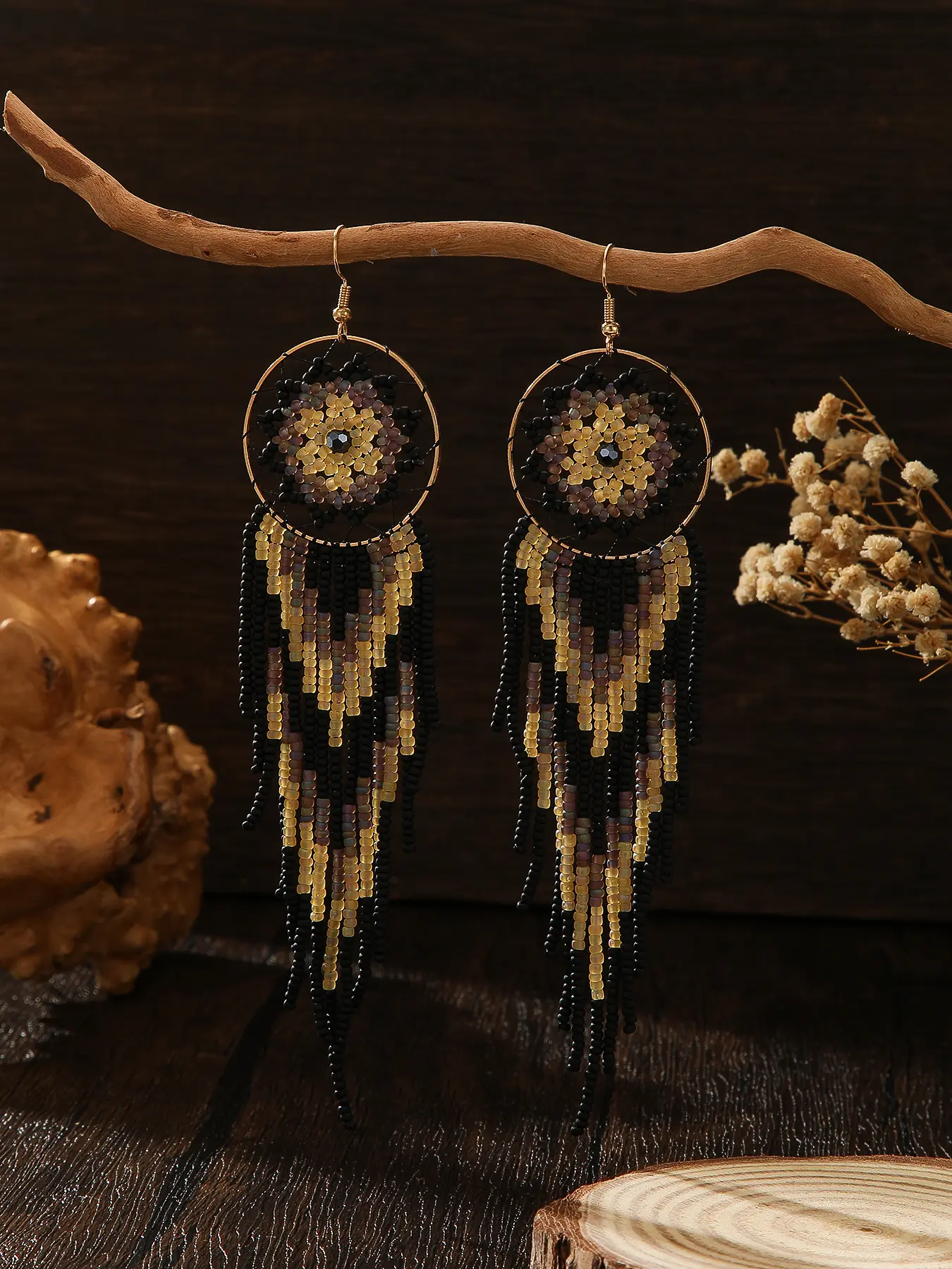 A pair of Bohemian-style fashionable tassel earrings with floral geometric gradient patterns, hand-woven glass beads, suitable for daily wear and versatile throughout the four seasons. An ideal choice for giving as a gift during holidays