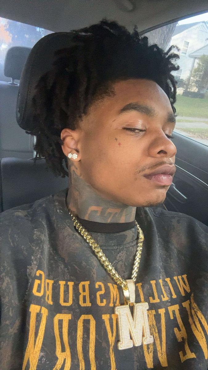 Item: Screw Back-Golden, 8.9mm(1.4ct)