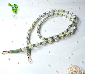 Daisy Handmade Macrame Daisy Phone Strap Flower Keychain Shoulder Strap Bag Accessory Charm Flower Lanyard Mobile Phone Strap Crossbody Shoulder Lanyard Gift