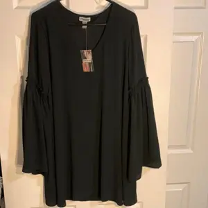 NWT Dymoda Black Blouse Size M Chelsea 28. Shoulder to wrist 30 inches Shirts Top