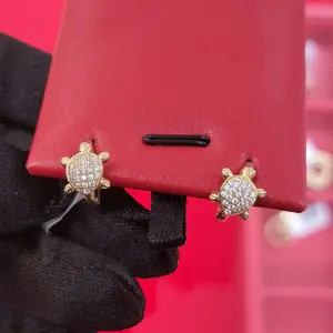 elegantes argollas de tortuga con detalles en circonia en oro real 10k