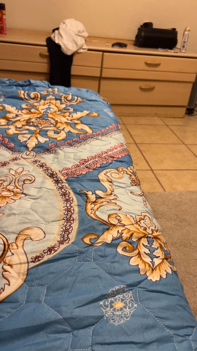 Item: Design 1, Queen