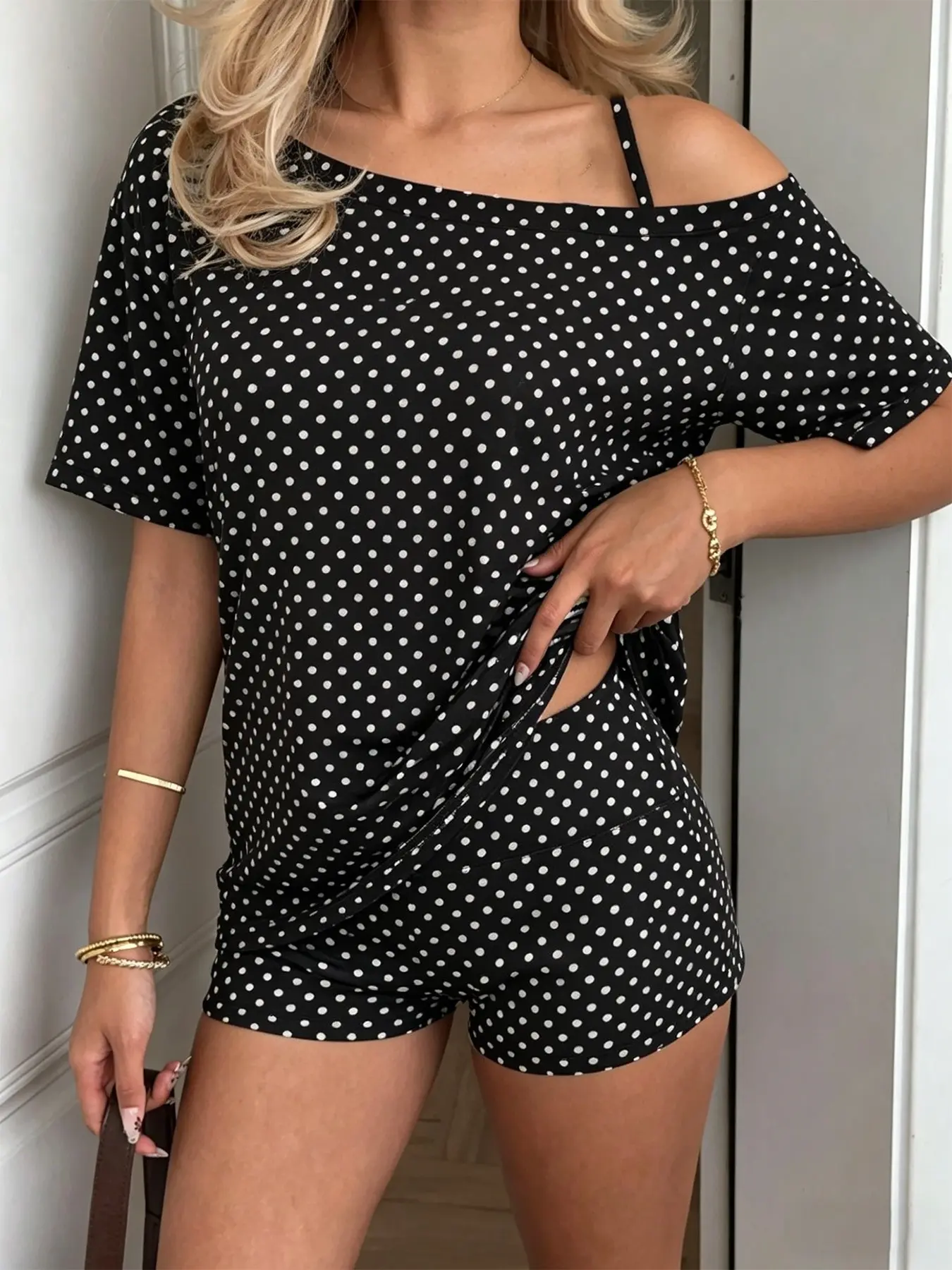 2 PCS Women Polka Dot Two Piece Lounge Set, Off The Shoulder Short Sleeve Top and Shorts Outfits, Casual Sleepwear, Loungewear Pjs Set, Tracksuit, Matching Pajamas, Summer Y2K Streetwear for Daily Wear Home, Comfortable Fit Pajamas, Multi Color