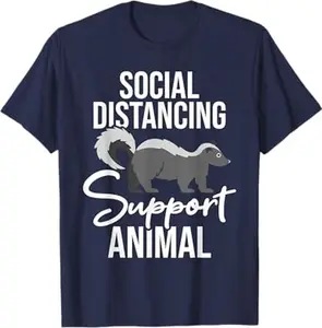 Social Distancing - Skunk Wildlife Lover Zookeeper Zoologist Men's Unisex T-Shirt