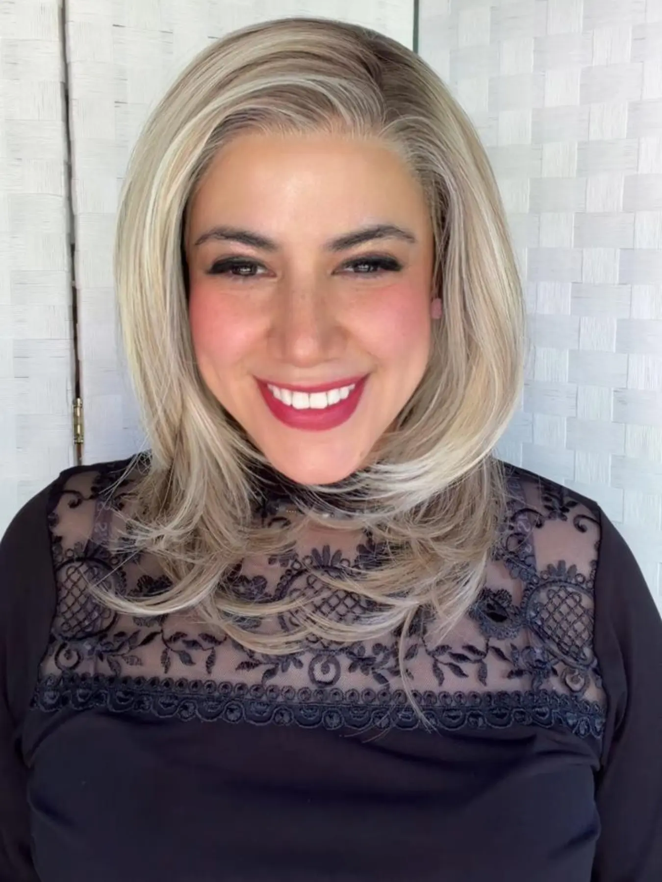 MACA BAKA Lynn Dirty Ash Blonde Layered Short Ombre Highlight Lace Front Wig with Scandinavian Hairline Glueless Low Density 12 Inches Short Straight HD Synthetic Lace Front Wigs for Women Pre Plucked Summer Style