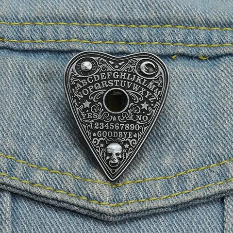 Punk Vintage Heart Shaped Ouija Board Alloy Brooch Pin, Gothic Style Lapel Brooch, Fashion Accessories for Women & Men, Custom Trendy All-match & Exquisite Brooch for Birthday Gift, Jewelry