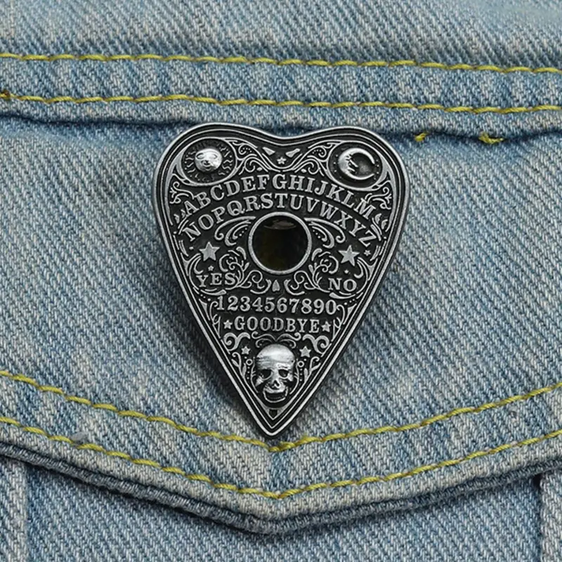 Punk Vintage Heart Shaped Ouija Board Alloy Brooch Pin, Gothic Style Lapel Brooch, Fashion Accessories for Women & Men, Custom Trendy All-match & Exquisite Brooch for Birthday Gift, Jewelry